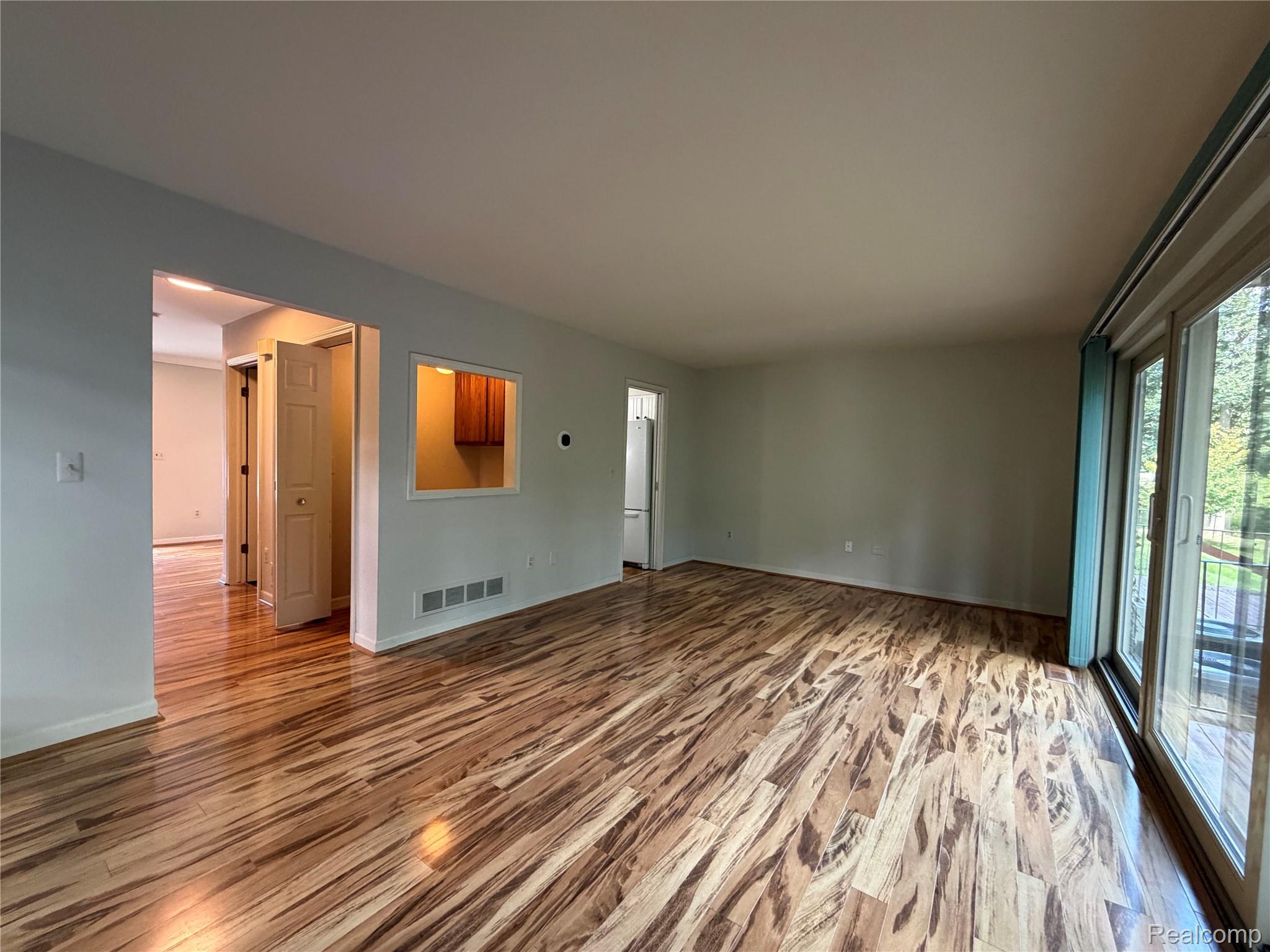 629 Oakbrook West, Unit 18 Rochester, MI 48307 - Photo 8 of 22 IMG_4251.jpeg