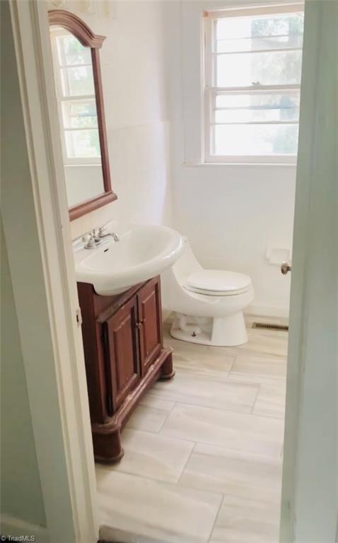324 Old Mill Road High Point, NC 27265 - Photo 4 of 7 Full bath