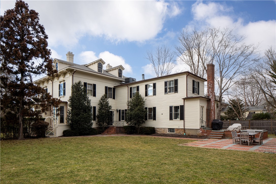 27 Kay Street Newport, RI 02840 - Photo 3 of 31