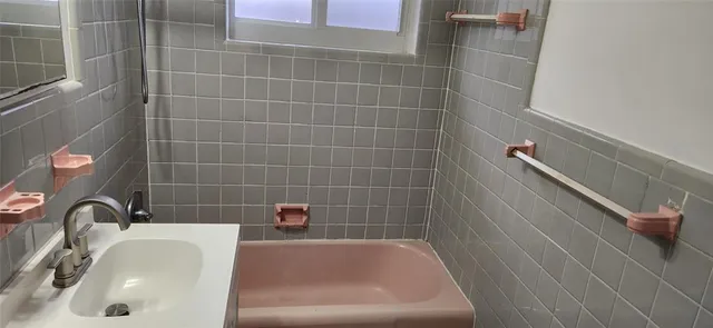 $1,400 | 35 Northeast 20th Avenue, Unit 37, Pompano Beach, FL 33060