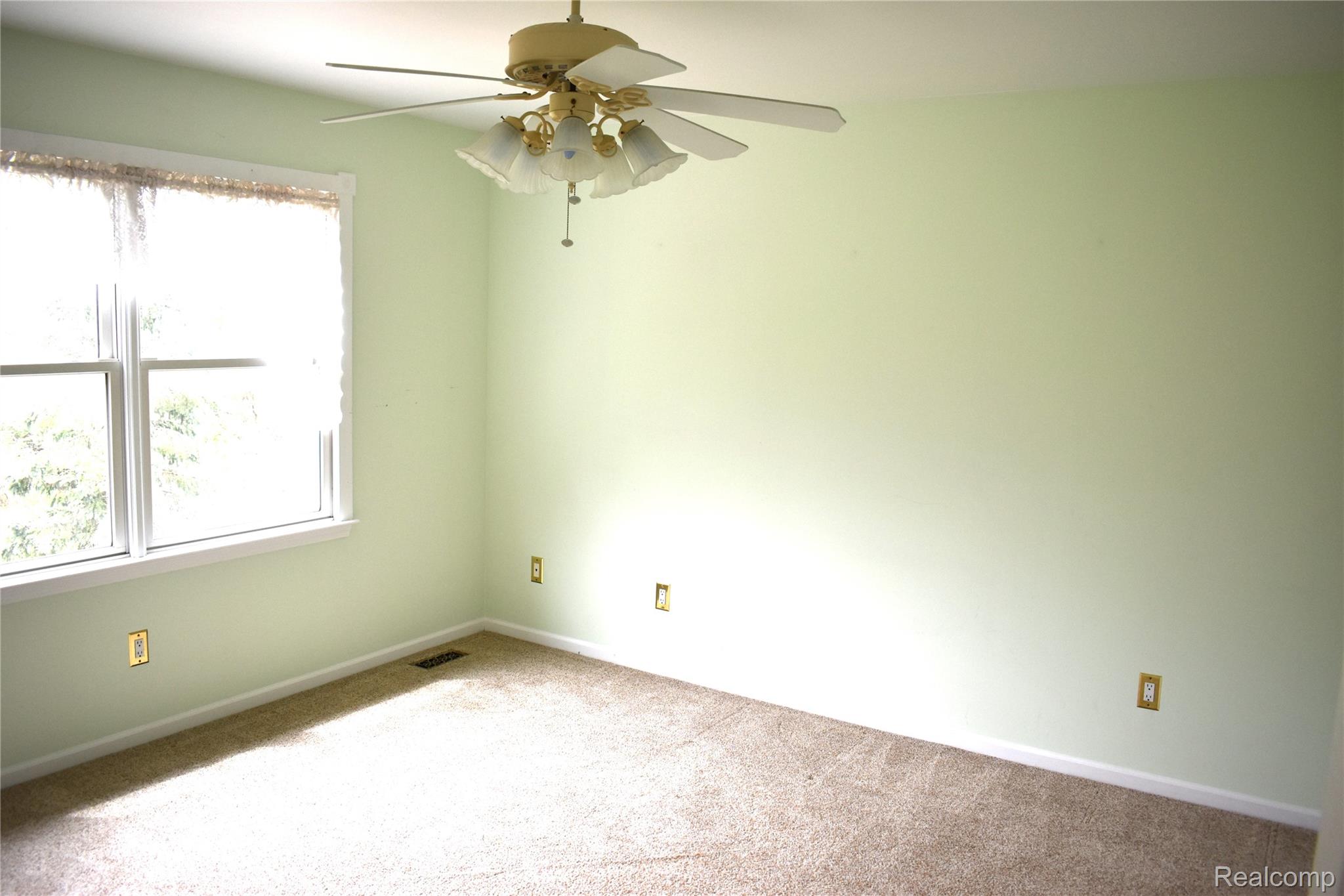 10155 Roberts Road Gregory, MI 48137 - Photo 11 of 28 DSC_0276 - Copy.JPG