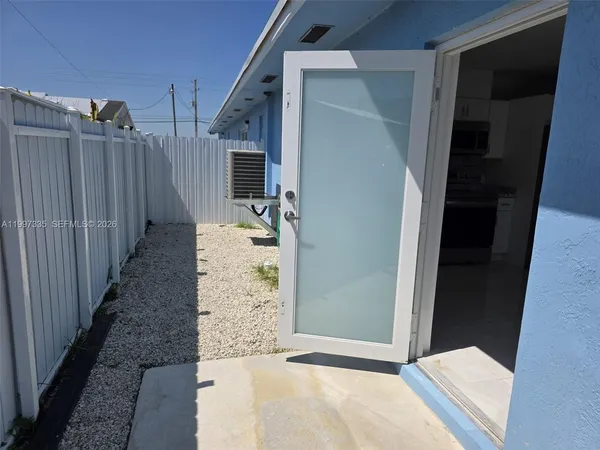 $2,300 | 965 Northwest 10th Street, Unit 1, Florida City, FL 33034