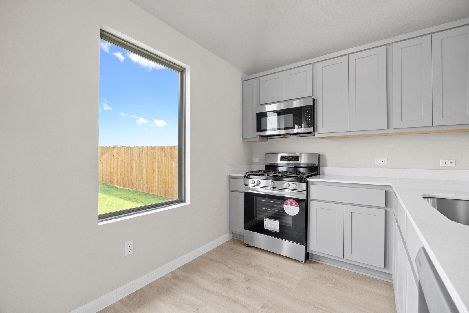 281 Bendecido Loop Elgin, TX 78621 - Photo 12 of 37