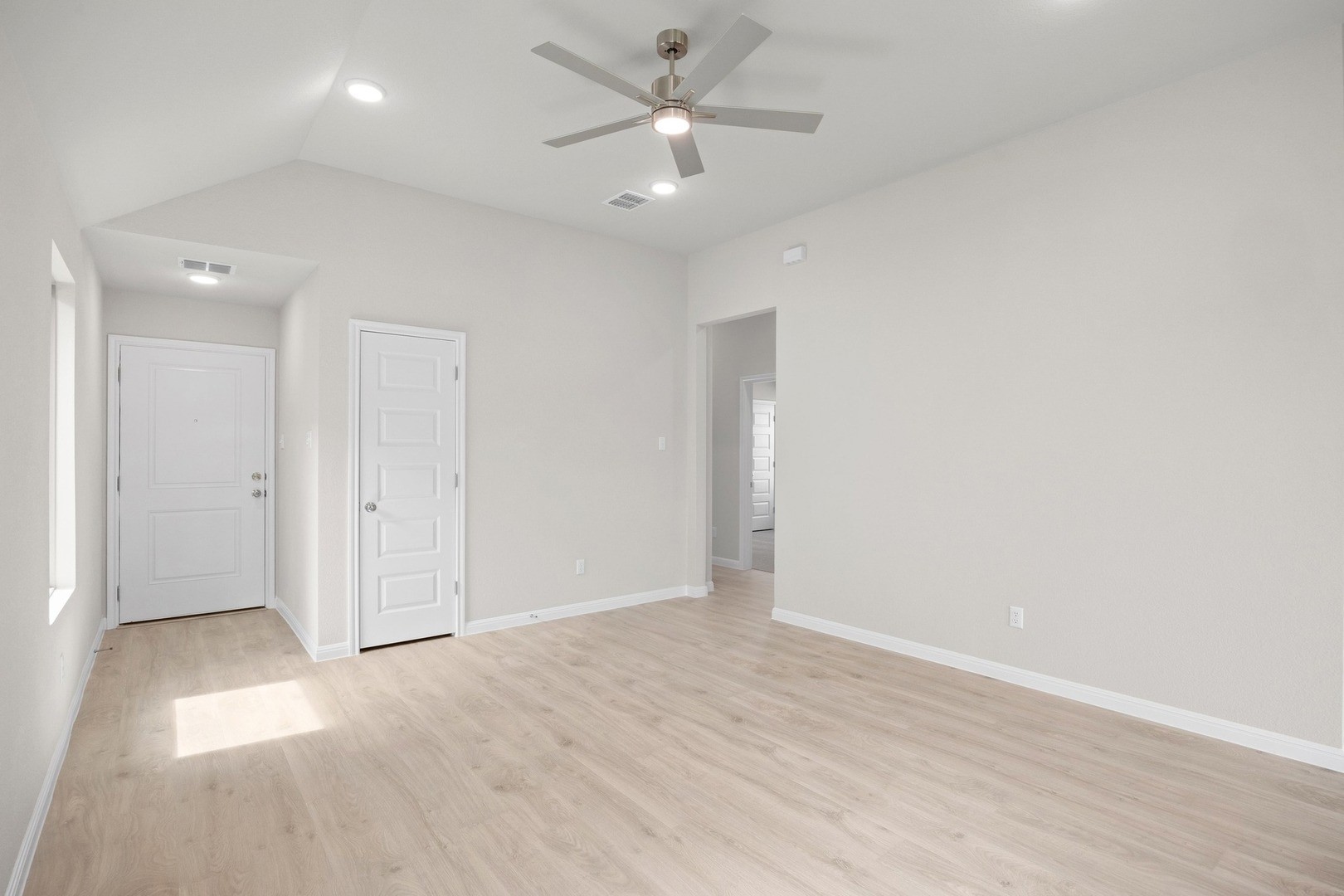 281 Bendecido Loop Elgin, TX 78621 - Photo 7 of 37