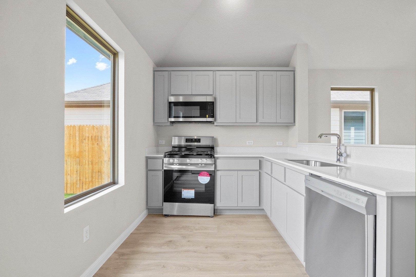 281 Bendecido Loop Elgin, TX 78621 - Photo 8 of 37