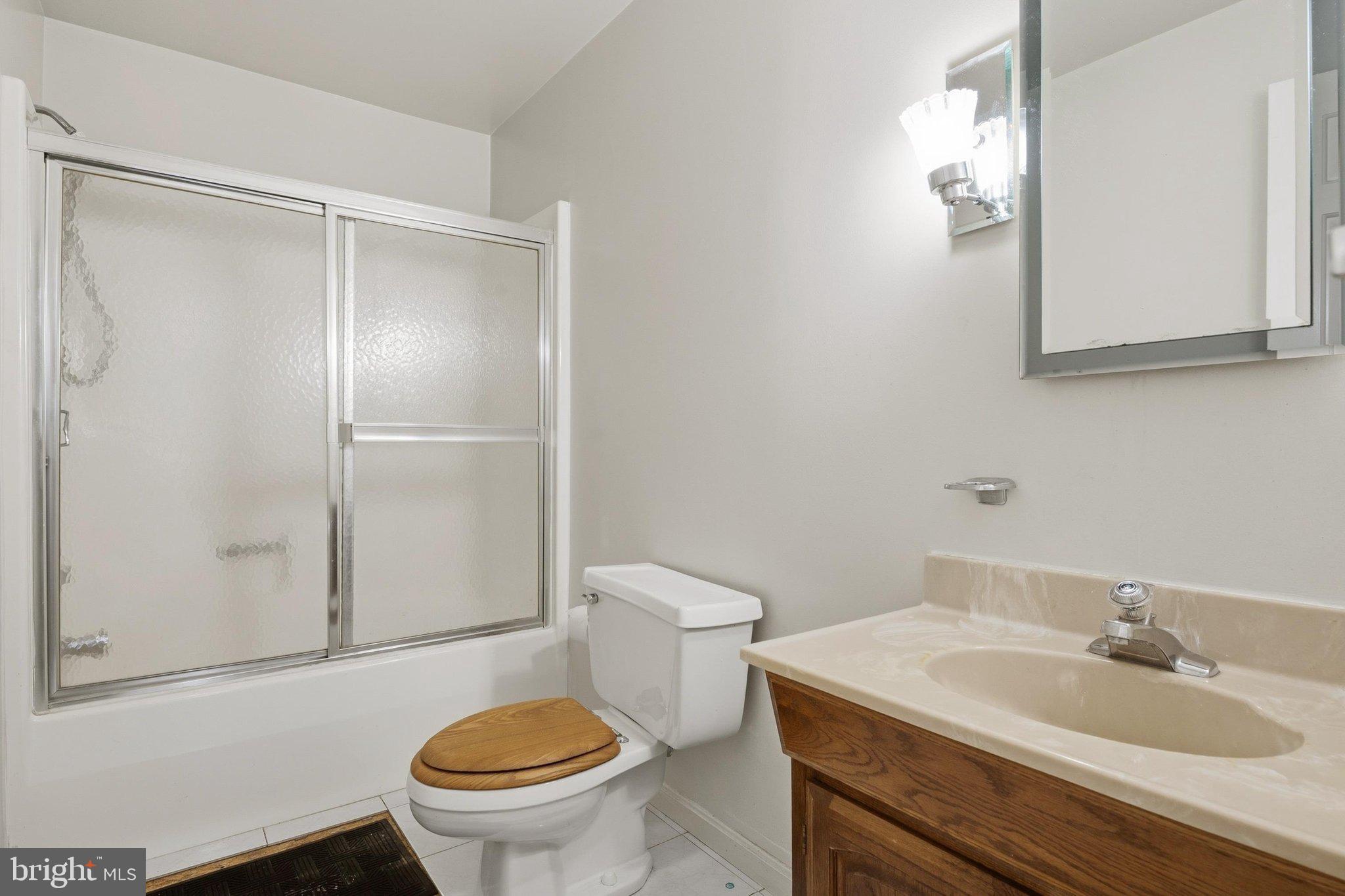 6140 Fishers Station Road Lothian, MD 20711 - Photo 29 of 76 Main level bath