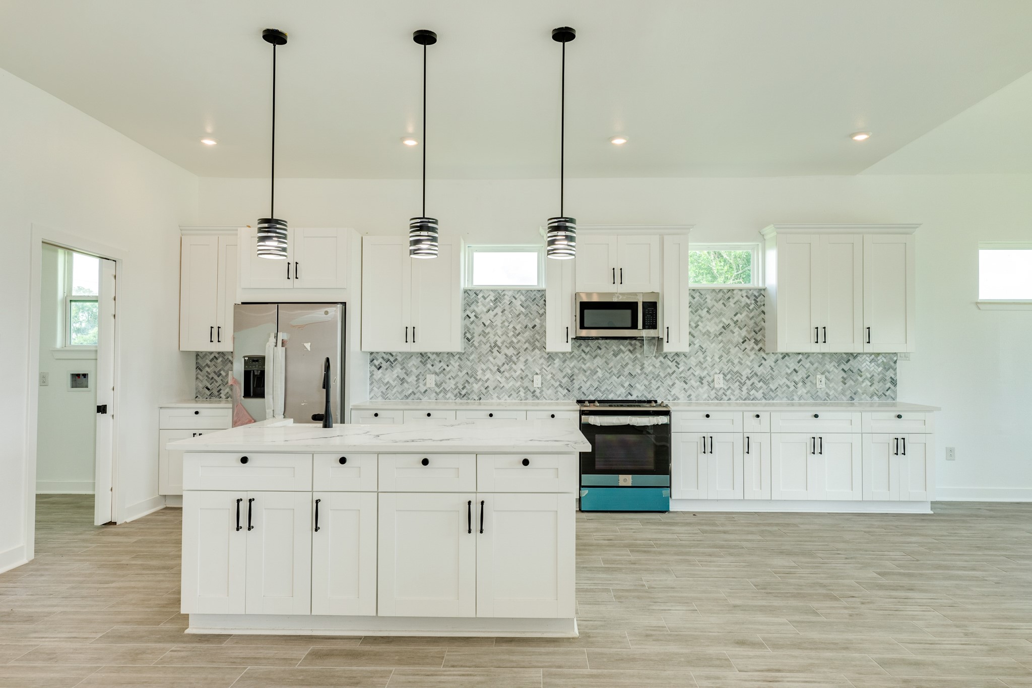 302 Colt Trail Angleton, TX 77515 - Photo 13 of 38