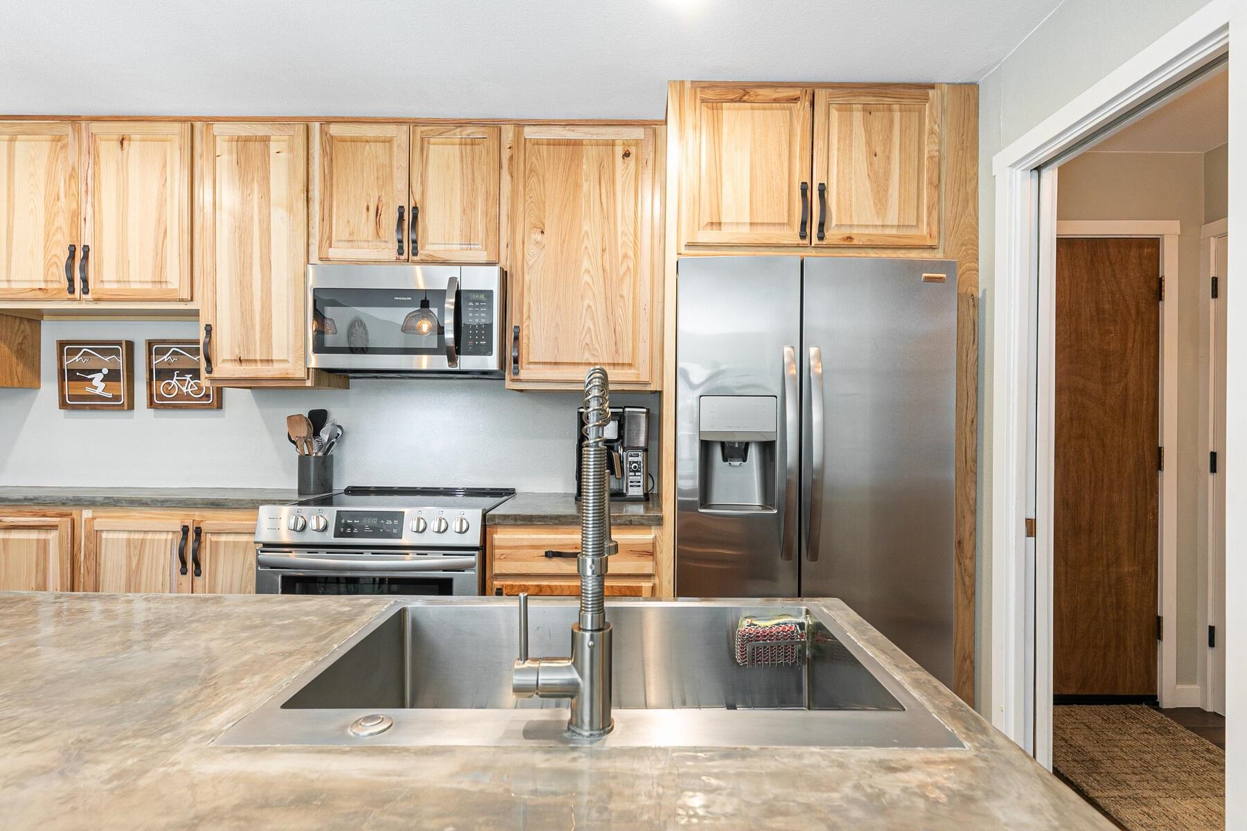 410 Shirley Cyn Road, Unit 9 Olympic Valley, CA 96146 - Photo 10 of 27