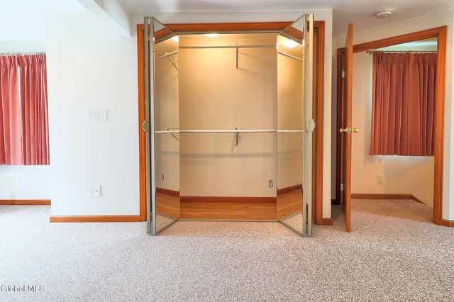 $329,000 | 22 Schaffer Drive, Colonie, NY 12047