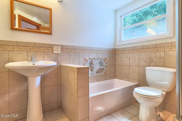 $329,000 | 22 Schaffer Drive, Colonie, NY 12047