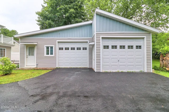 $329,000 | 22 Schaffer Drive, Colonie, NY 12047