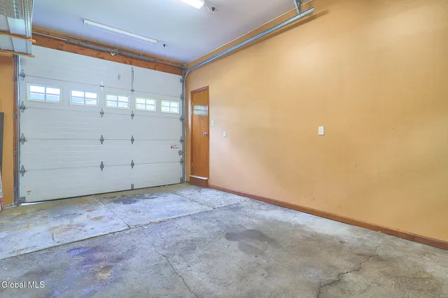 $329,000 | 22 Schaffer Drive, Colonie, NY 12047