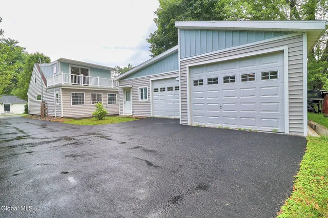 $329,000 | 22 Schaffer Drive, Colonie, NY 12047