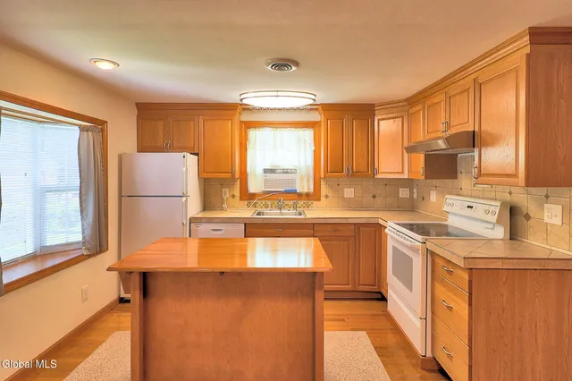 $329,000 | 22 Schaffer Drive, Colonie, NY 12047