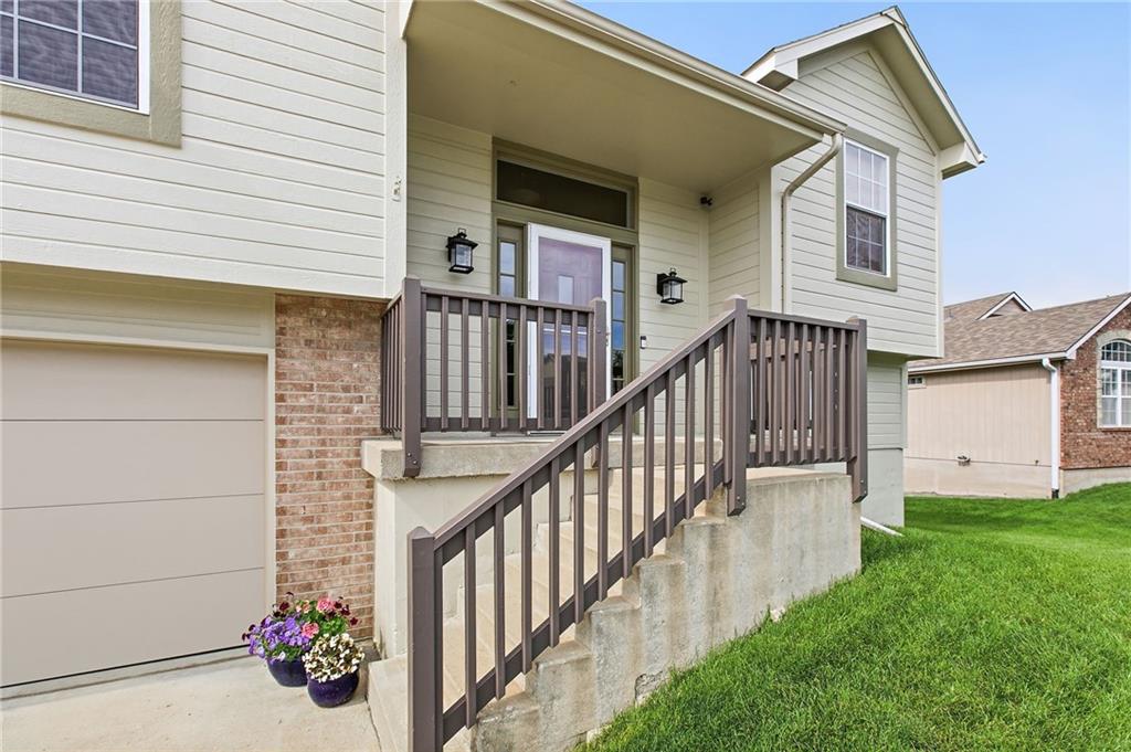 2513 Northeast Old Paint Road Lee's Summit, MO 64086 - Photo 2 of 34
