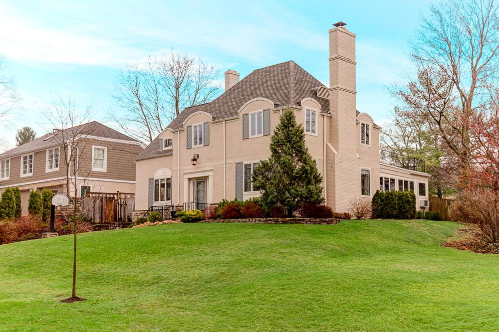 2290 Oxford Road Columbus, OH 43221 - Photo 1 of 32