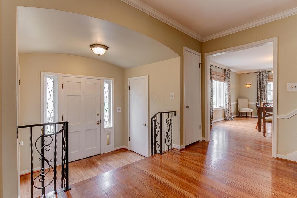 2290 Oxford Road Columbus, OH 43221 - Photo 2 of 32
