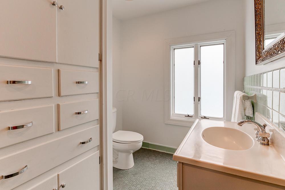 2290 Oxford Road Columbus, OH 43221 - Photo 27 of 32
