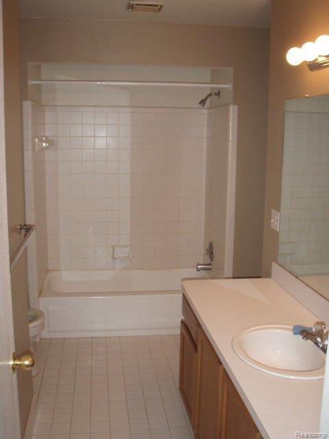 1554 Streamwood Court Rochester, MI 48307 - Photo 6 of 6 Main Bath.jpg