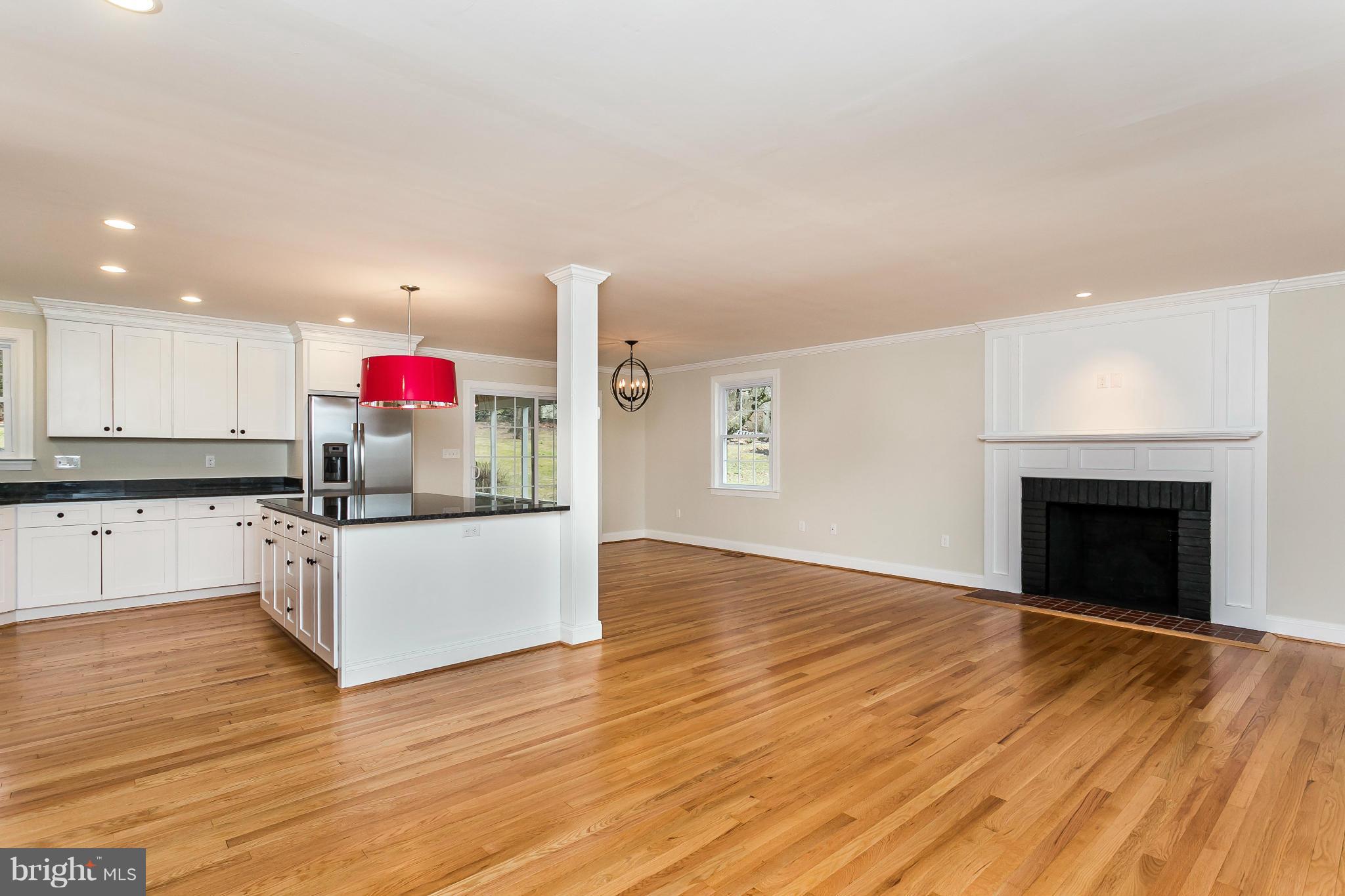 207 Purlington Road Lutherville-Timonium, MD 21093 - Photo 2 of 23 Living Room