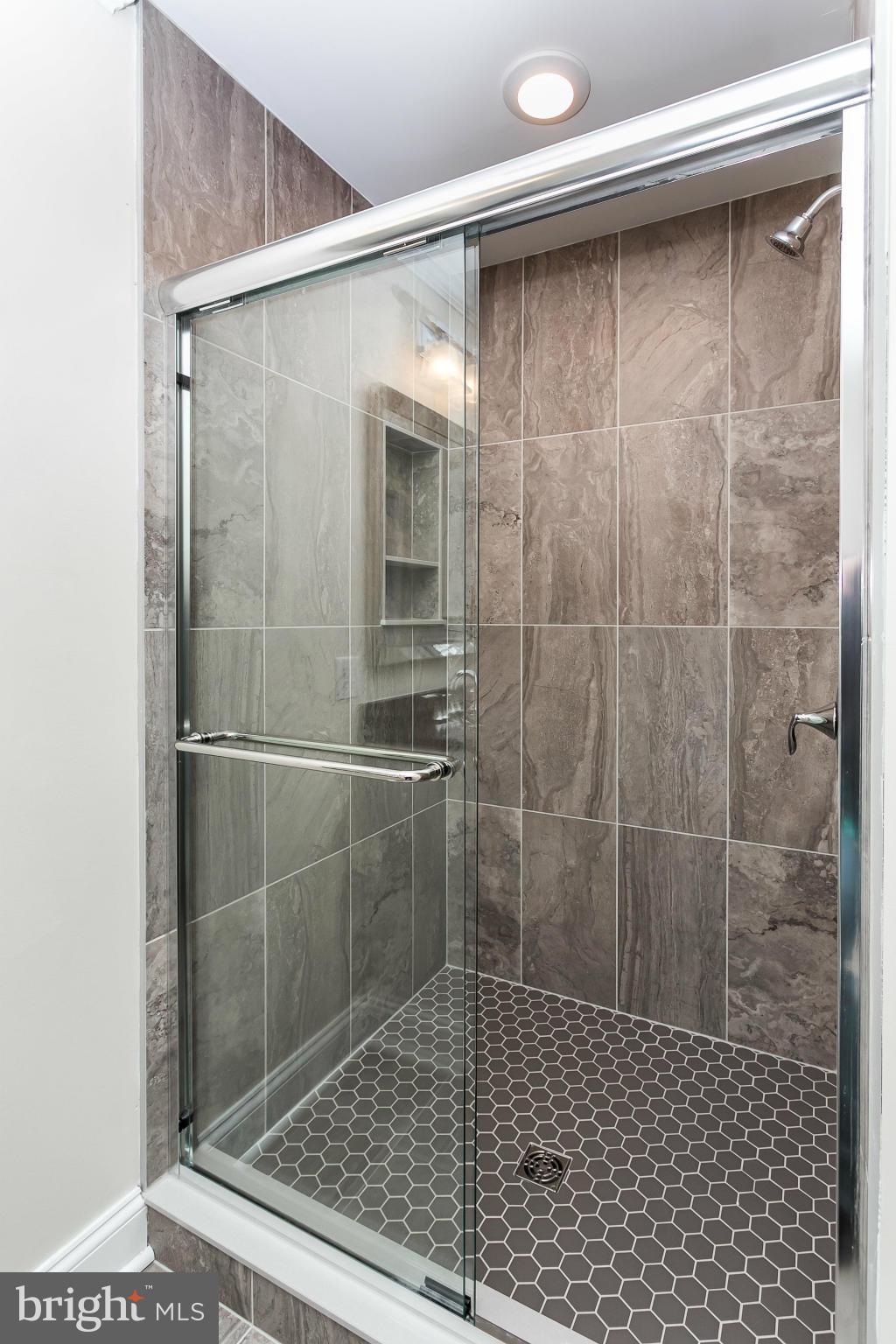 207 Purlington Road Lutherville-Timonium, MD 21093 - Photo 12 of 23 Bath (Master)