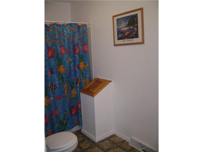 2423 Savannah Road New Castle, PA 16101 - Photo 15 of 20 Full Bath.