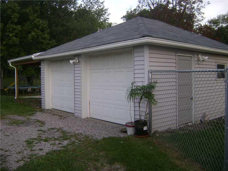 2423 Savannah Road New Castle, PA 16101 - Photo 17 of 20 Parking Lot/Garage.