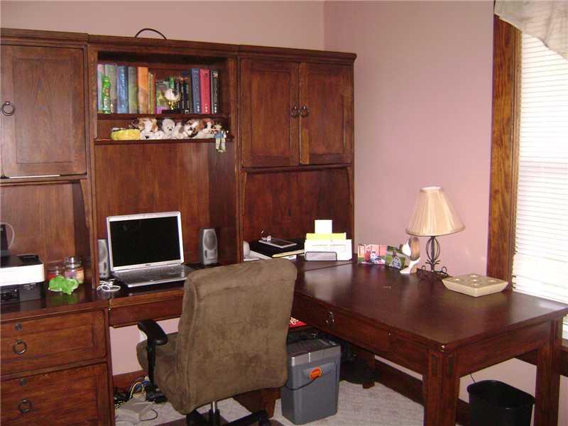 2423 Savannah Road New Castle, PA 16101 - Photo 8 of 20 Den.