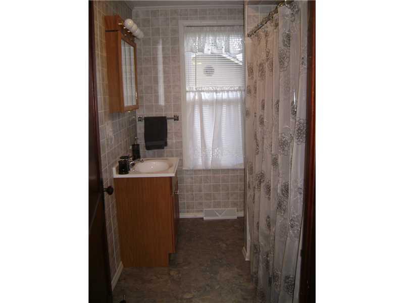 2423 Savannah Road New Castle, PA 16101 - Photo 9 of 20 Full Bath.