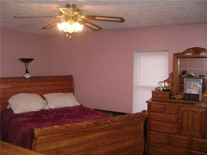 2423 Savannah Road New Castle, PA 16101 - Photo 10 of 20 Master Bedroom.