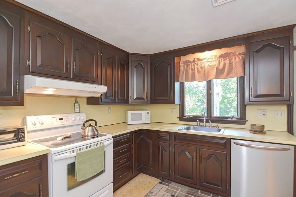 10 Agnes Road Milford, MA 01757 - Photo 7 of 35 Gallery Image 7