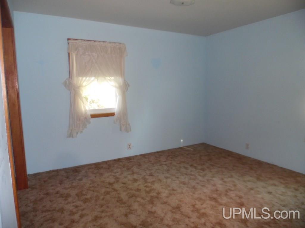 4955 12th Road Escanaba, MI 49829 - Photo 11 of 27