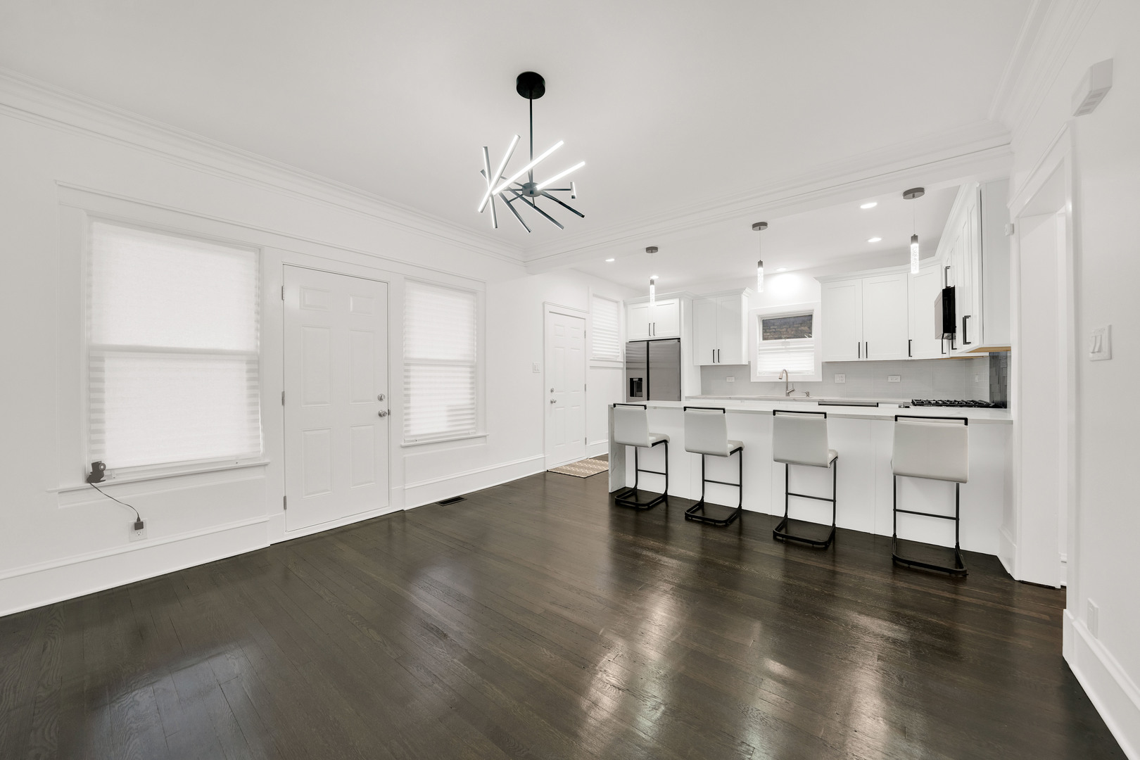 7644 South Constance Avenue Chicago, IL 60649 - Photo 8 of 31