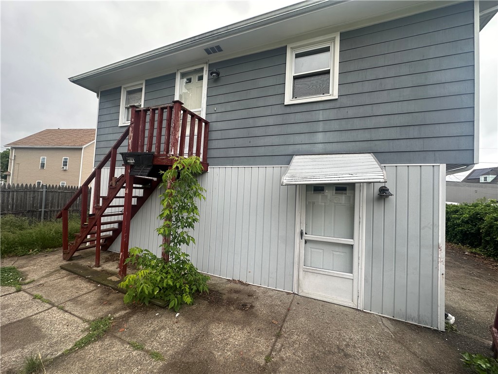 39 Locust Street Pawtucket, RI 02860 - Photo 4 of 25