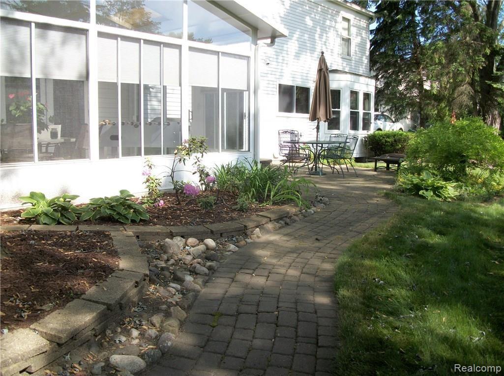 36125 Fredericksburg Road Farmington, MI 48331 - Photo 8 of 63 029.JPG