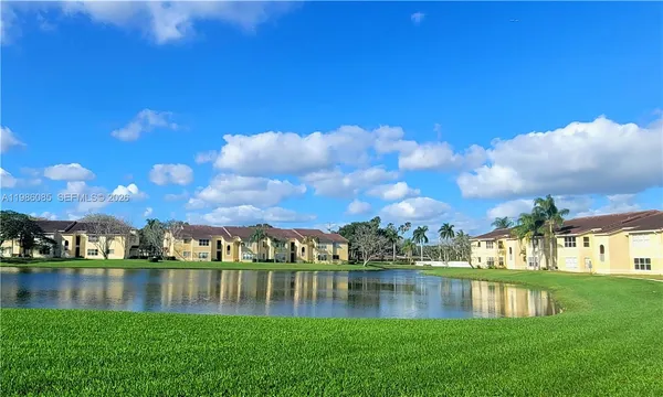 $2,400 | 12400 Vista Isles Drive, Unit 1422, Sunrise, FL 33325