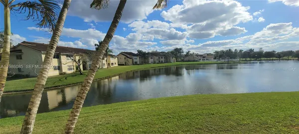 $2,400 | 12400 Vista Isles Drive, Unit 1422, Sunrise, FL 33325