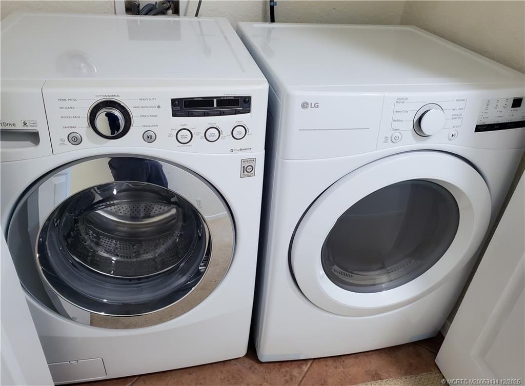 5309 Southeast Jennings Lane Stuart, FL 34997 - Photo 22 of 23 a utility room with dryer and washer