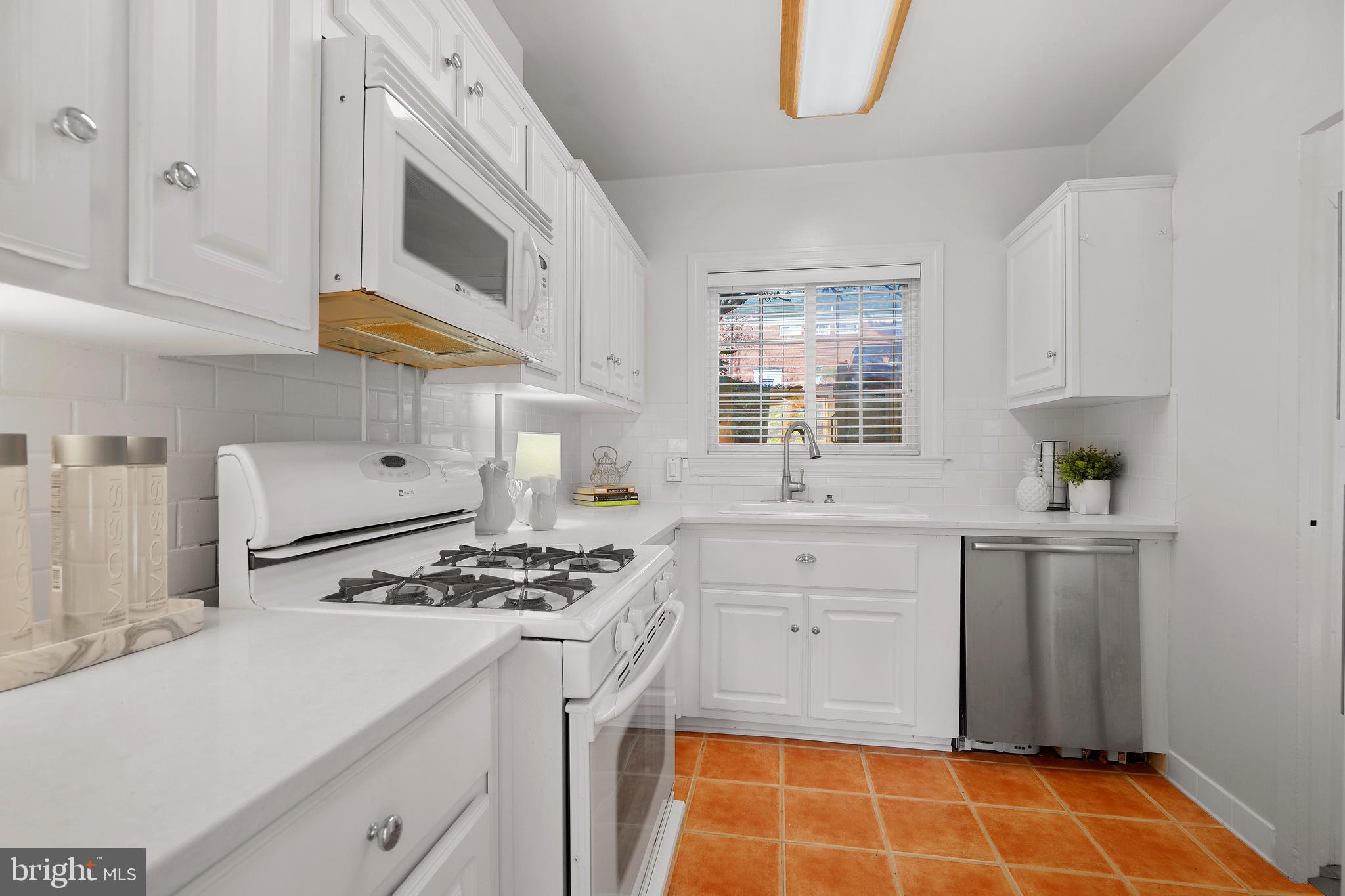 1762 Preston Road Alexandria, VA 22302 - Photo 14 of 34 Stainless Bosch dishwasher, designer tile floor.