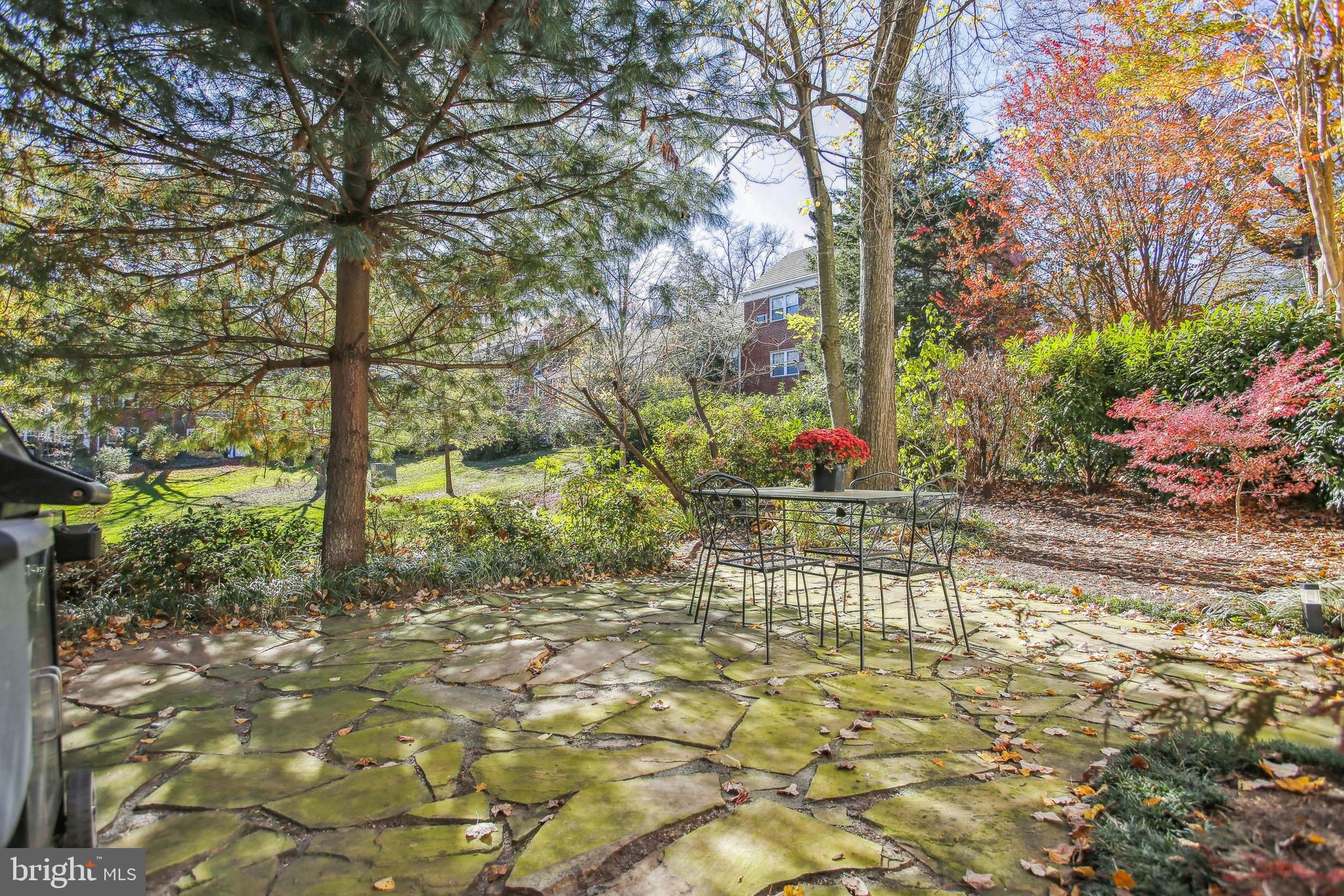 1762 Preston Road Alexandria, VA 22302 - Photo 2 of 34 PRIVATE large flagstone patio