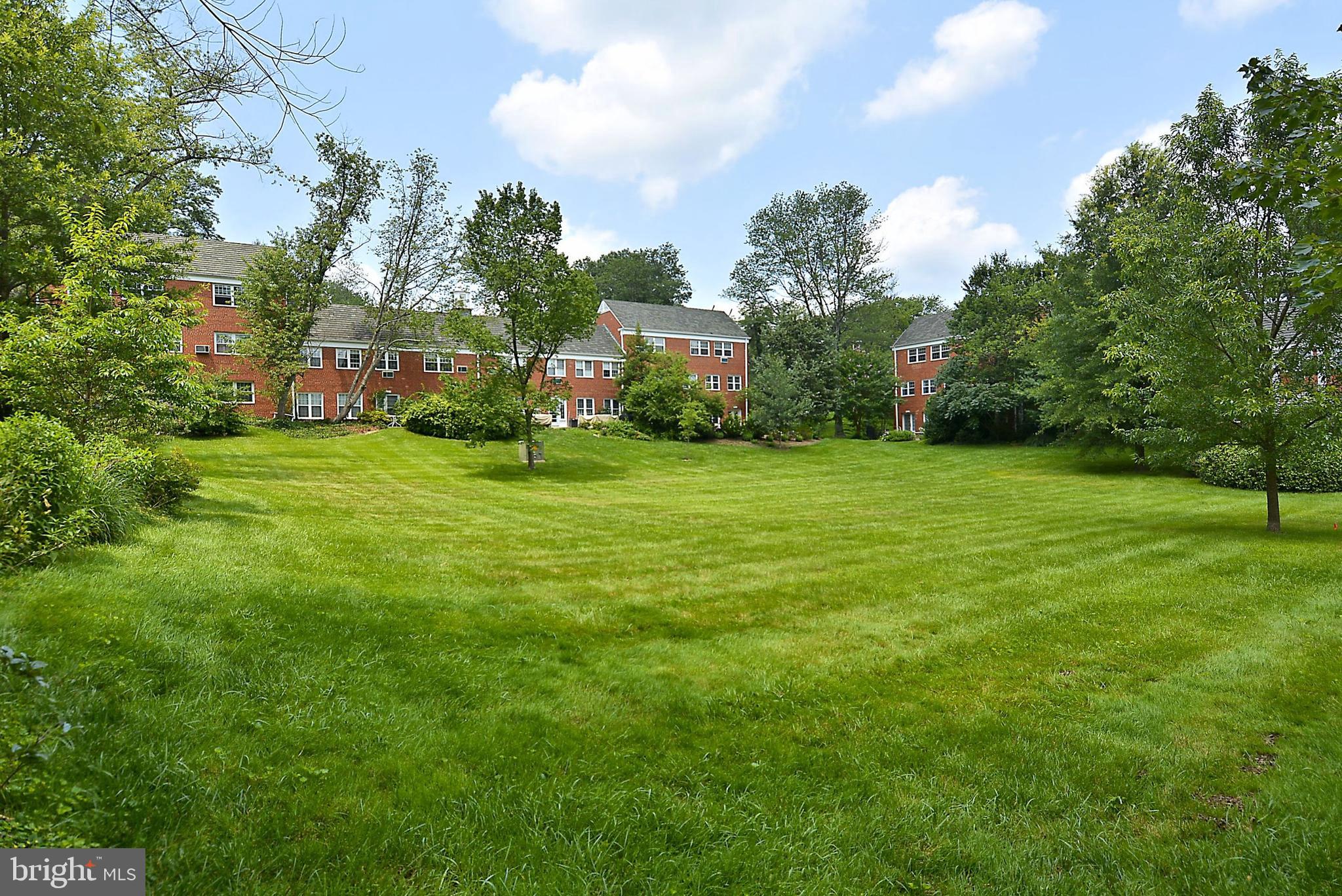 1762 Preston Road Alexandria, VA 22302 - Photo 25 of 34 Overlook largest courtyard in all of Parkfairfax