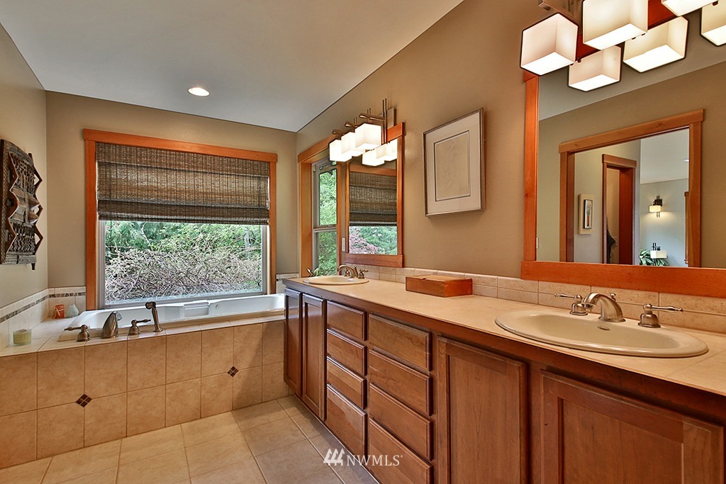 5261 Mutiny Bay Road Freeland, WA 98249 - Photo 14 of 25 Gallery Image 14