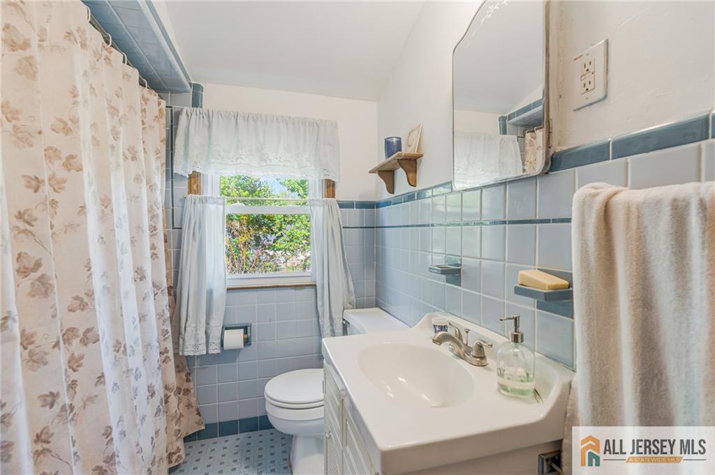 246 4th Street Dunellen, NJ 08812 - Photo 12 of 41