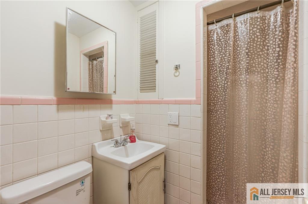 246 4th Street Dunellen, NJ 08812 - Photo 23 of 41