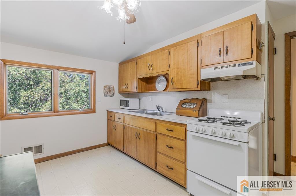 246 4th Street Dunellen, NJ 08812 - Photo 25 of 41