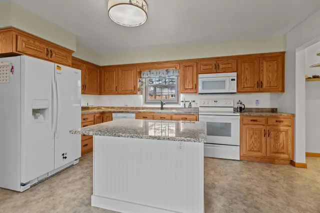 $199,900 | 815 Sunset Avenue, Algoma, WI 54201