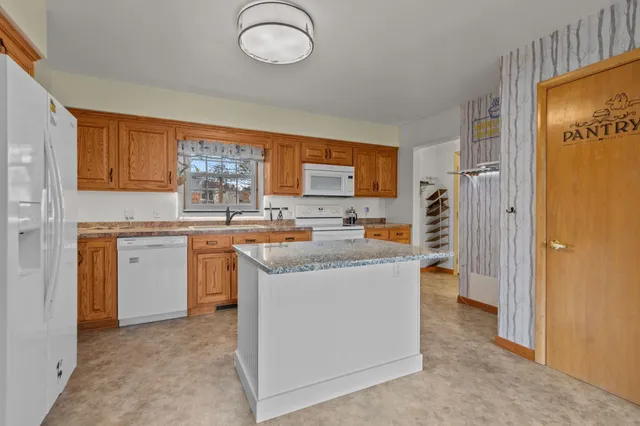 $199,900 | 815 Sunset Avenue, Algoma, WI 54201