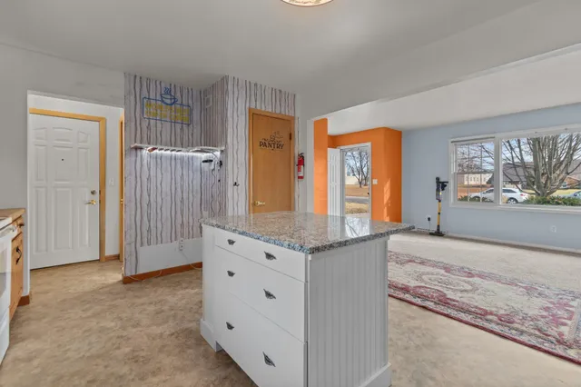 $199,900 | 815 Sunset Avenue, Algoma, WI 54201