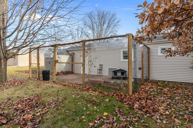 $199,900 | 815 Sunset Avenue, Algoma, WI 54201