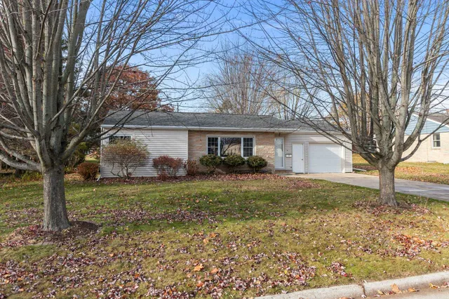 $199,900 | 815 Sunset Avenue, Algoma, WI 54201